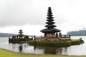 BALI ENCERRA PORTAS A TURISTAS ESTRANGEIROS ATÉ FINAL DE 2020