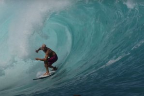 Kelly Slater, Aritz Aranburu, Pedro Boonman e outros no swell histórico de Kandui