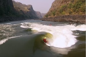 LAST WAVE OF THE ZAMBEZI, A ONDA MAIS INSANA SURFADA NUM RIO