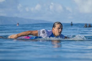 Julian Wilson no estaleiro por tempo indeterminado.