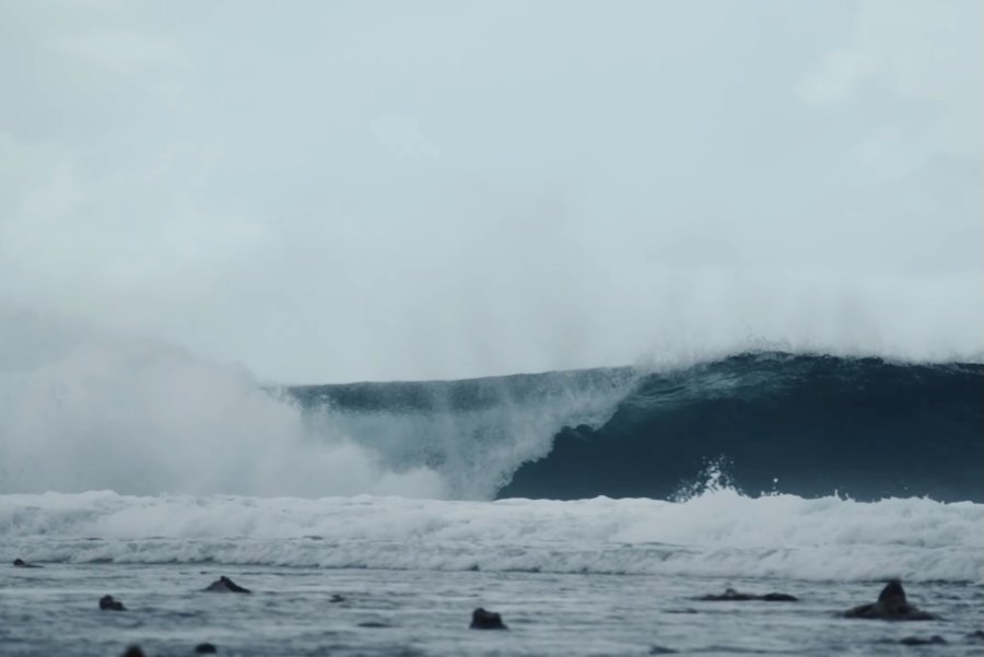 Lost in Paradise: Kauli Vaast descobre esquerda perfeita em strike mission