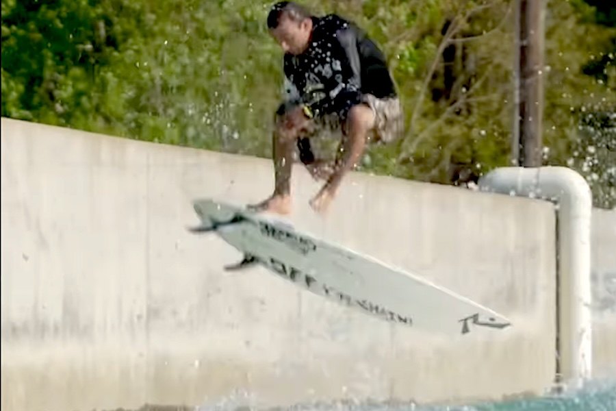 “Superman 360 shuv-it” uma manobra "inédita" por Zeke Szekely