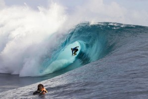 O norte-americano Kelly Slater é um dos mais bem sucedidos surfistas em Teahupoo. 
