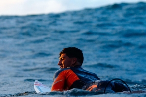 GABRIEL MEDINA ADMITE TIRAR O PÉ DO ACELERADOR EM SUNSET BEACH