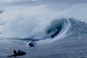 Nic von Rupp e Elite do Tow Surf Enfrentam o Maior Swell da Temporada em Mullaghmore