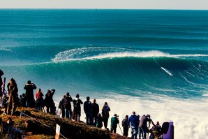  Green Alert Countdown is ON for the TUDOR Nazaré Tow Surfing Challenge Presented by Jogos Santa Casa. Credit: © WSL 