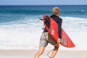 John John Florence lança nova marca de surf em parceria com o CEO da Pyzel Surfboards