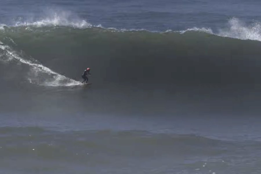 Aos 12 anos, Maria Inês Gama estreia-se nas ondas gigantes da Nazaré — e já quer voltar com o mar maior