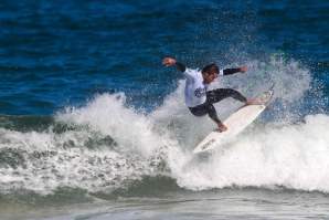 João Guedes é um dos surfistas presentes em Lacanau.