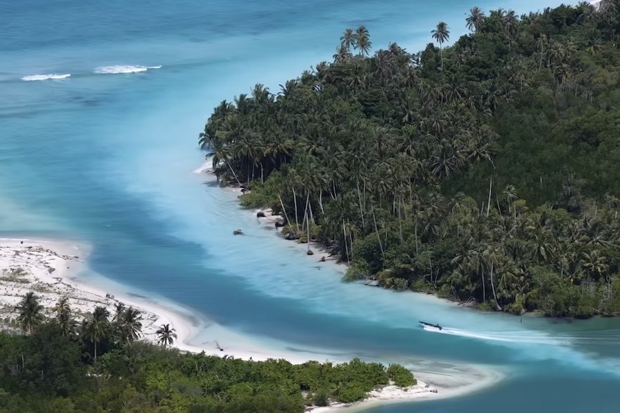 Nathan Florence regressa às Mentawai para uma viagem de sonho em Kandui