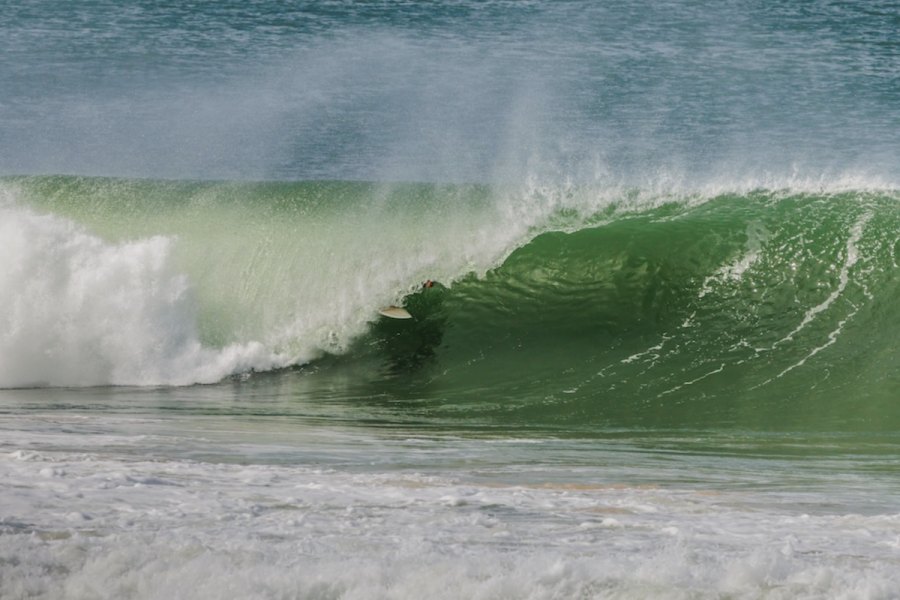 Supertubos em modo “coca-cola”: tubos perfeitos marcam sessão de luxo em Peniche