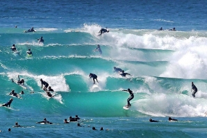 As boas condições têm trazido muitos surfistas para a Gold Coast.