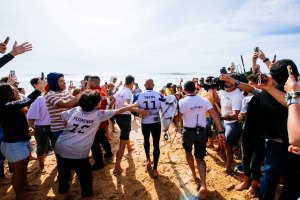 &quot;Pode ter sido a minha última vez em Portugal&quot; - Kelly Slater conta-nos sobre a sua ligação e amor ao público Português