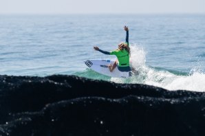 Maria Salgado brilha com a melhor onda do dia e portugueses avançam em força no QS 6000 de Leça