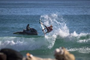 O SURF PROGRESSIVO DO JOVEM SURFISTA JACKSON BUTLER