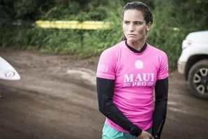 Courteney Conlogue de fora do alinhamento em Bells Beach.