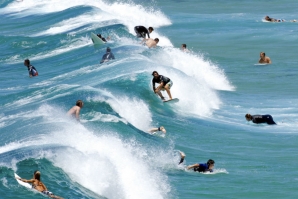 As ondas australianas são poucas para tanta procura...