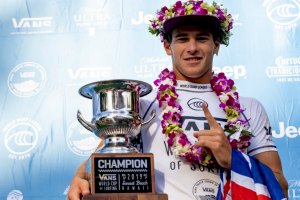 Jack Robinson venceu o QS 10,000 em Sunset Beach durante o ano de 2019