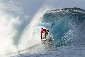 FREDERICO MORAIS ENFRENTA KELLY SLATER EM TEAHUPO&#039;O