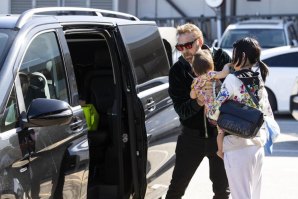 Nicolas Cage com a sua esposa Riko Shibata e a sua filha daughter August Francesca.