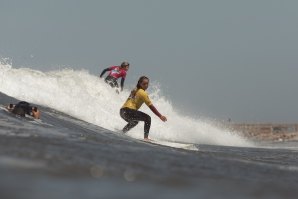 Momentos de surf dentro de agua na Miss Quebra Mar Cup 2023