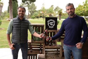 Francisco Spínola com juntamente com o directior de Marketing da Estrella Galicia