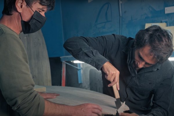 João Kopke testa pranchas de agave na busca por uma relação mais sustentável entre surfistas e o mar