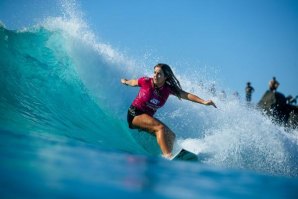 Teste positivo à Covid-19 deixa Caroline Marks fora do voo da WSL para Sydney