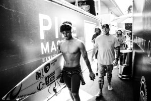 CAMPEONATO EM PIPELINE FECHA COM CHAVE DE OURO