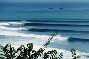 A perfeição e beleza do swell a entrar por Uluwatu é conhecida mundialmente.
