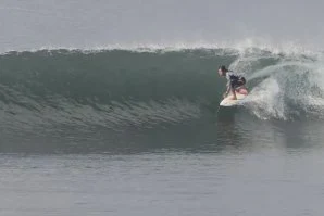 Perfeição numa Wavepool ou numa onda do Oceano?