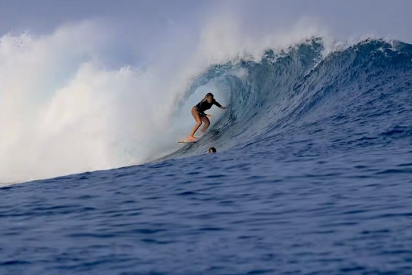 Erin Brooks: antes de conquistar Teahupo’o, afinou o talento nos tubos das Mentawai