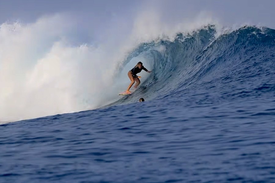 Erin Brooks: antes de conquistar Teahupo’o, afinou o talento nos tubos das Mentawai