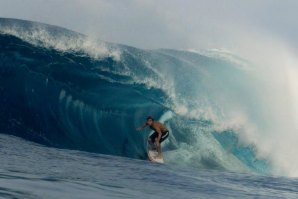 O SURF PROGRESSIVO DE CALLUM ROBSON NA INDONÉSIA