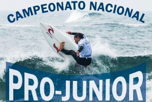 Melhores surfistas juniores nacionais em competição em Santa Cruz