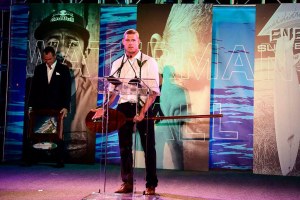 MICK FANNING RECEBEU PRÉMIO DE “MELHOR SURFISTA DO ANO”