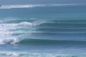 As ondas intermináveis de Bingin &amp; Impossibles, na Indonésia