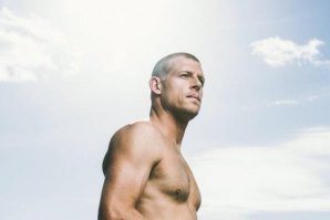 CASA DE MICK FANNING É INVADIDA POR FÃ OBCECADA