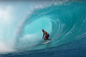 Kelly Slater nas ondas perfeitas de Kandui