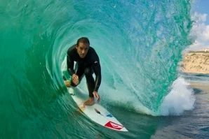 TIAGO &#039;SACA&#039; PIRES É O NOVO EMBAIXADOR DA SURFTERRA