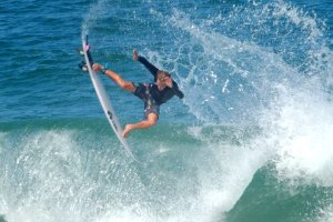 JEREMY FLORES, LEONARDO FIORAVANTI E CIA MOSTRAM A QUALIDADE DAS ONDAS DE HOSSEGOR