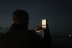 Kelly Slater chegou à Escócia para jogar golfe e não resistiu às ondas