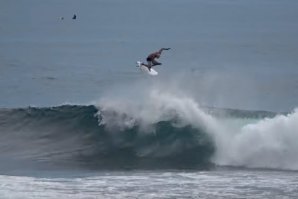 OS 360 AÉREOS DE KELLY SLATER NA SUA ULTIMA SURFADA EM BALI