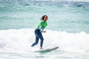 Mafalda Lopes, Carolina Mendes e Teresa Bonvalot nos 1/4 de final do Estrella Galicia Caparica Surf Fest