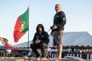 LEG: João Aranha (direita) acompanhando Seleção Nacional de surf