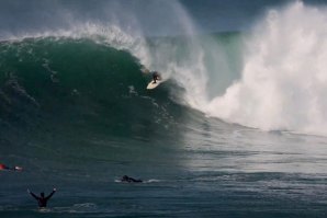 As ondas de um inverno de gala nos Coxos, com Frederico Morais, Tiago Pires e Kanoa Igarashi