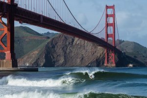SURFISTAS SALVAM BODYBOARDER NUM RESGATE HEROICO NA CALIF&Oacute;RNIA