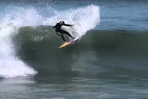 Um swell de Outono com tempo de verão na Ericeira, com Arran Strong, João Guedes, Martim Fortes, entre outros