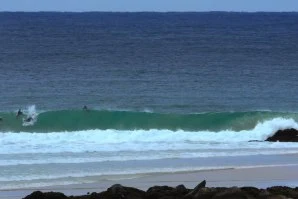 Pros afinam o surf em Snapper Rocks antes do arranque do CT