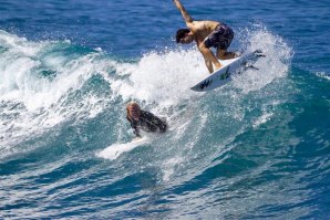 O SURF DE MASON HO E BEN GRAVY EM SHARKS COVE